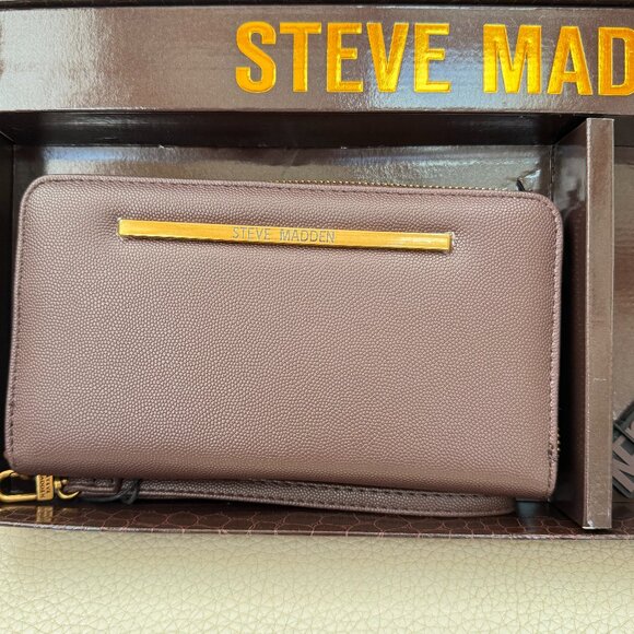 NWT & GIFT BOXED STEVE MADDEN BZIPPY WRISTLET AND BAG CHARMS KEYRING BROWN - Picture 2 of 4